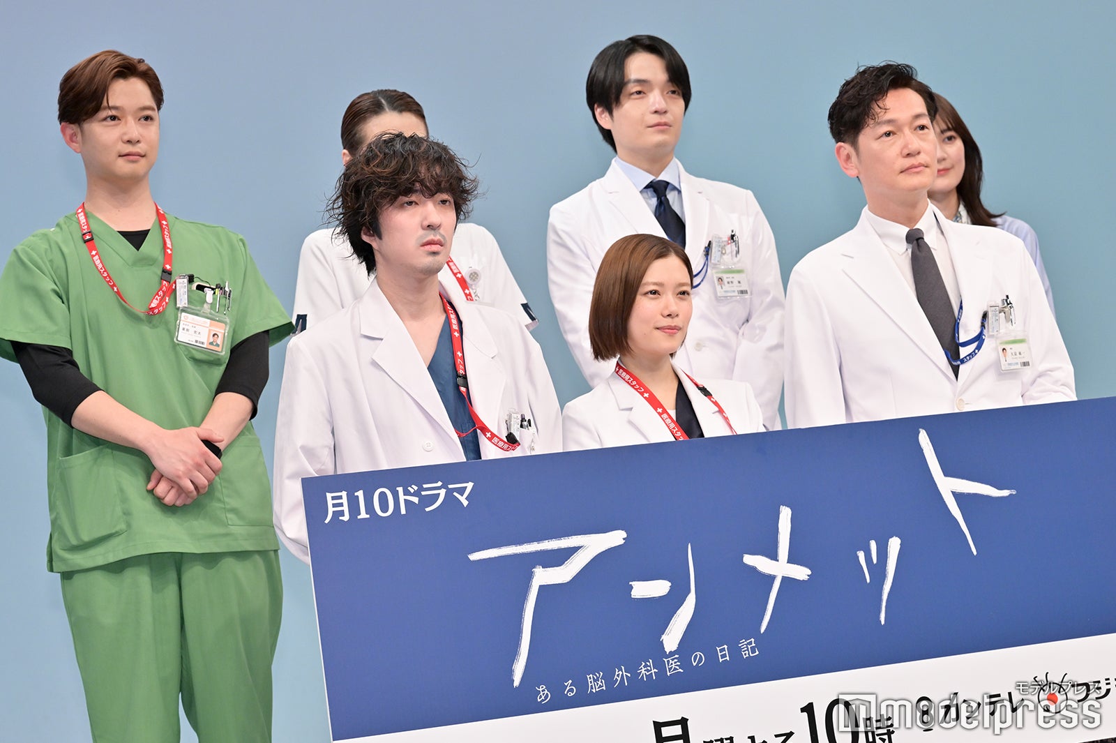 （後列左から）千葉雄大、吉瀬美智子、岡山天音、生田絵梨花（前列左から）若葉竜也、杉咲花、井浦新（C）モデルプレス