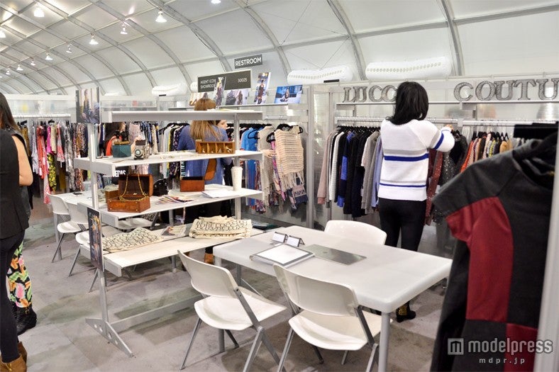 「LUCCA COUTURE」ブースの様子（「MAGIC」2013S／Sにて）