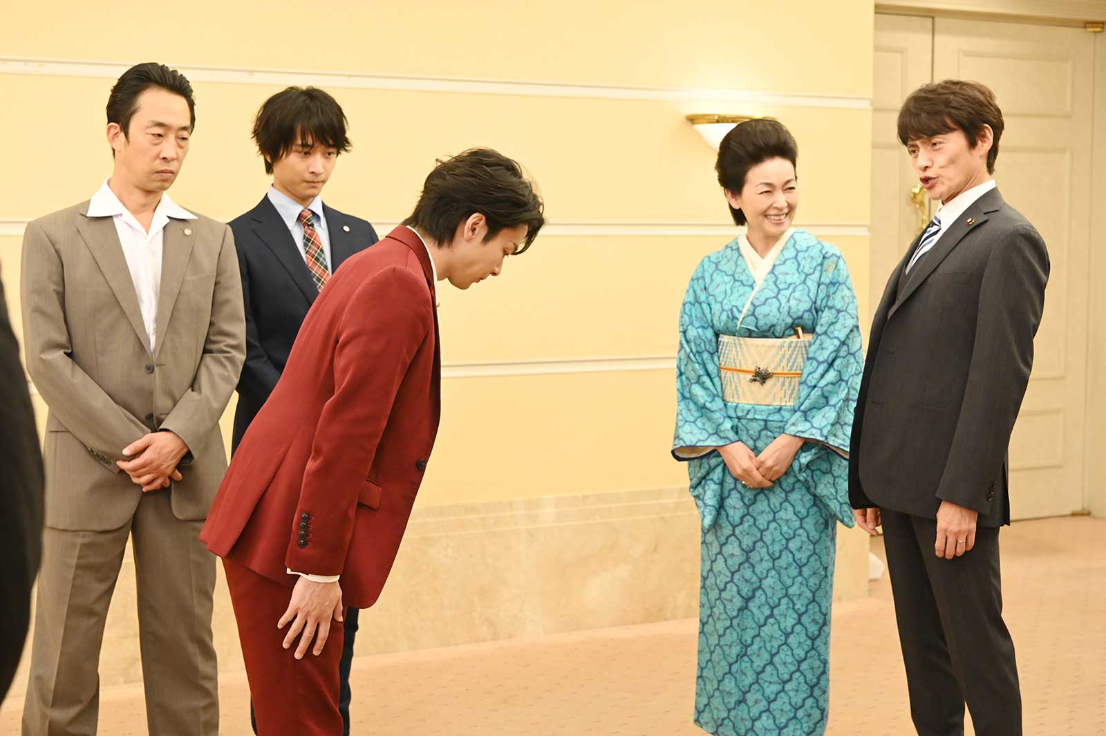 中村倫也主演「美食探偵 明智五郎」最終話より（C）日本テレビ