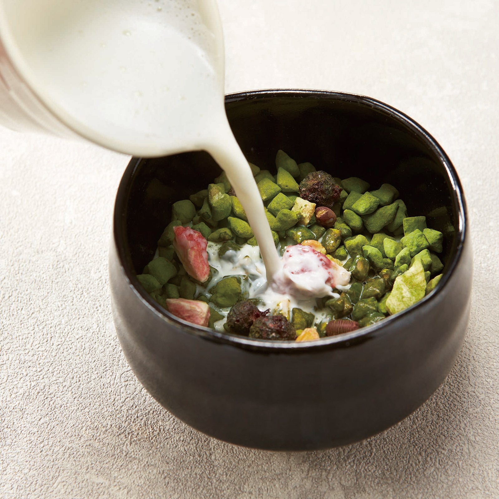 京都産あられと宇治抹茶の和グラノーラ～カプチーノ風～918円／画像提供：株式会社 プロントコーポレーション