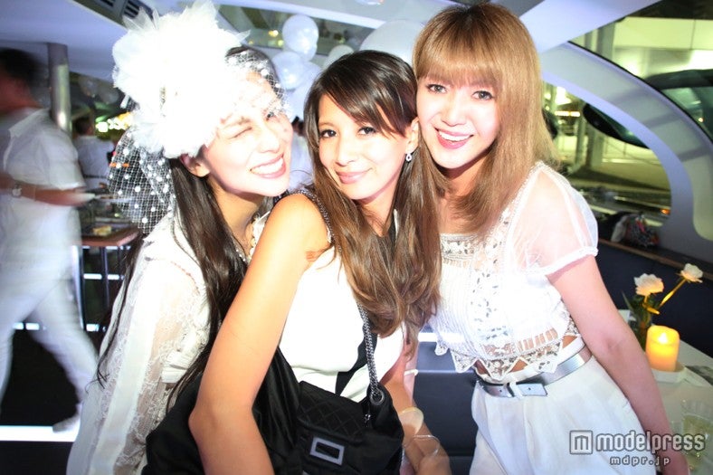 photographed by LESLIE KEE