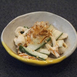 【時短レシピ】副菜に大活躍!簡単に作れる「ちくわときゅうりのサラダ」