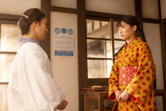 石田ゆり子、伊藤沙莉「虎に翼」第5話より(C)NHK