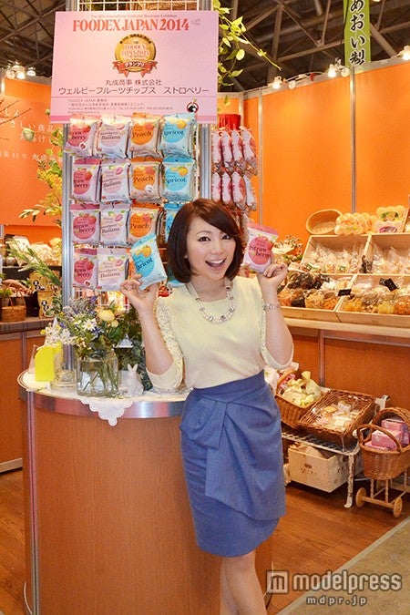 「FOODEX JAPAN 2014」会場ブースの様子／美食女子メンバー・真鍋摩緒（タレント・料理研究家）