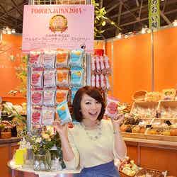「FOODEX JAPAN 2014」会場ブースの様子／美食女子メンバー・真鍋摩緒（タレント・料理研究家）
