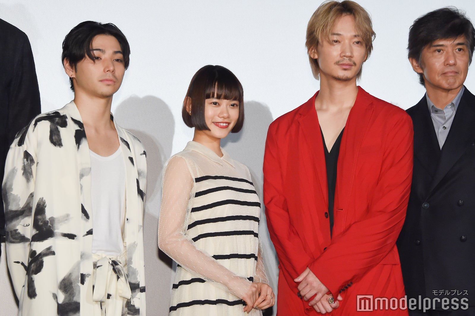 （左から）村上虹郎、杉咲花、綾野剛、佐藤浩市（C）モデルプレス