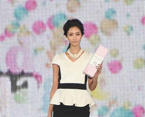 菜々緒、“ハーフっぽく人形っぽい” 色気漂う眼差しで魅了