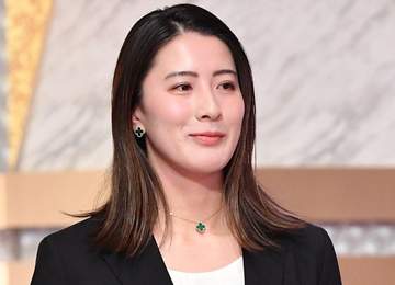 「引退して柔和な雰囲気に」東京五輪2冠→今年3月結婚の美しきスイマーがアジア大会解説「ますますお綺麗に」「柔らかくて可愛い表情をされてる！」