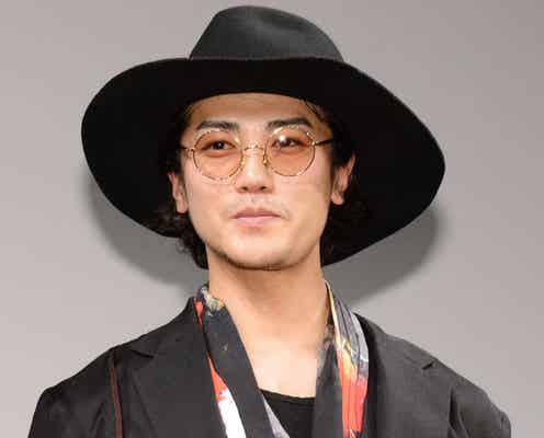 赤西仁「大嫌いだった」「仁ならできる」監督の連続告白にタジタジ