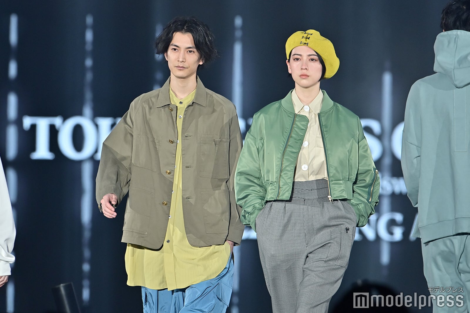 渡邊圭祐＆三吉彩花（C）モデルプレス