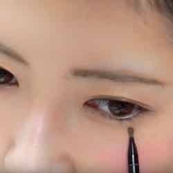 吉田朱里／「【アイメイクの基本】初心者向け ！デカ目効果・アイラインが苦手な方必見！ Idol Eye Make Up Beauty Tips」より（提供写真）