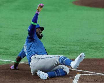 日本ハム・レイエス 激走タッチアウトの舞台裏明かす「ジェスチャーで『回せよ』と伝えていた」 好送球の阪神・中野には恨み節！？「ちょっと怒ってます」と苦笑い