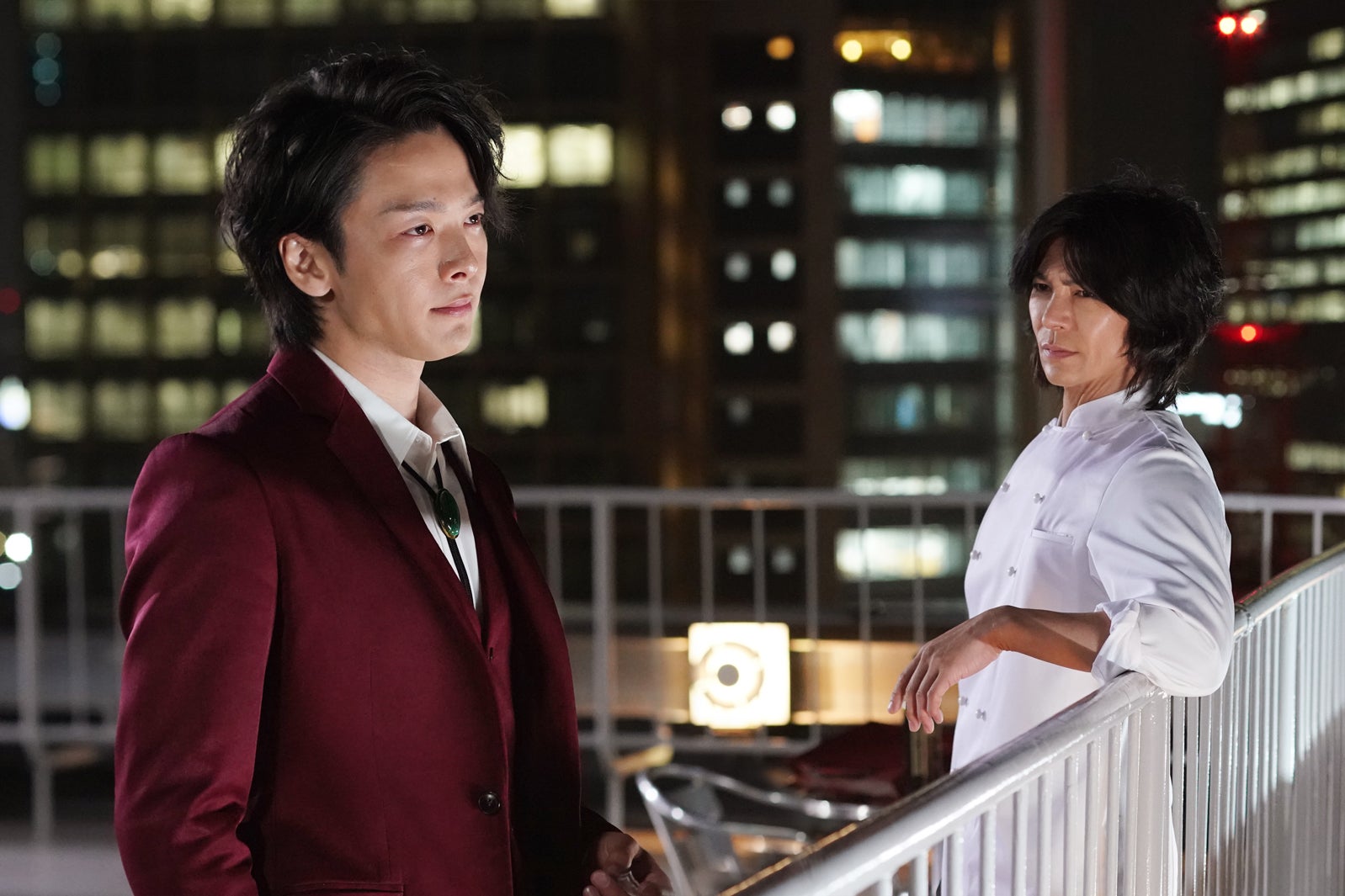 中村倫也、武田真治／「美食探偵 明智五郎」第3話より（C）日本テレビ