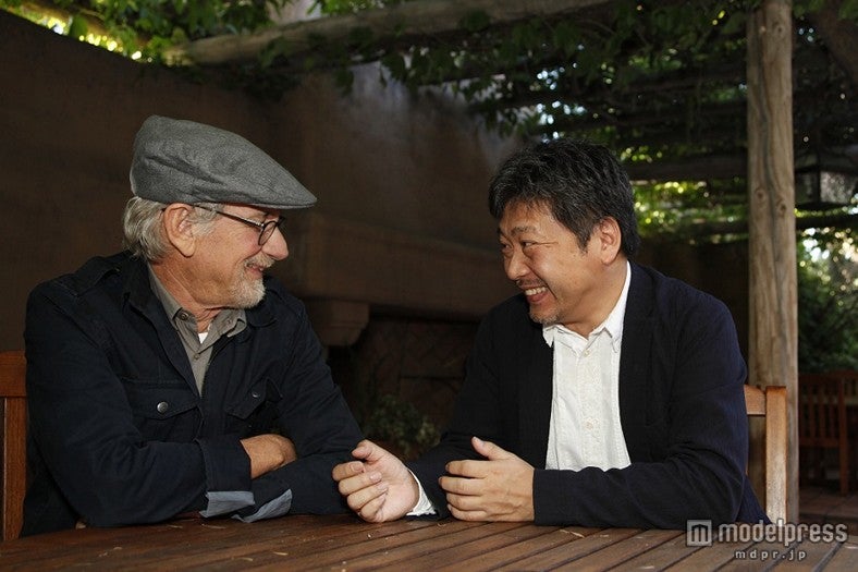スティーブン・スピルバーグ、是枝裕和監督【左から】（C）2013『そして父になる』製作委員会