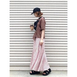 人気のマキシスカートはTシャツでシンプルおしゃれに! 旬のきれいめカジュアルコーデ10選