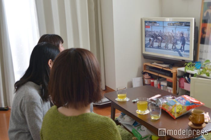 SMAPファンの「ホンネテレビ」鑑賞会を直撃(C)モデルプレス