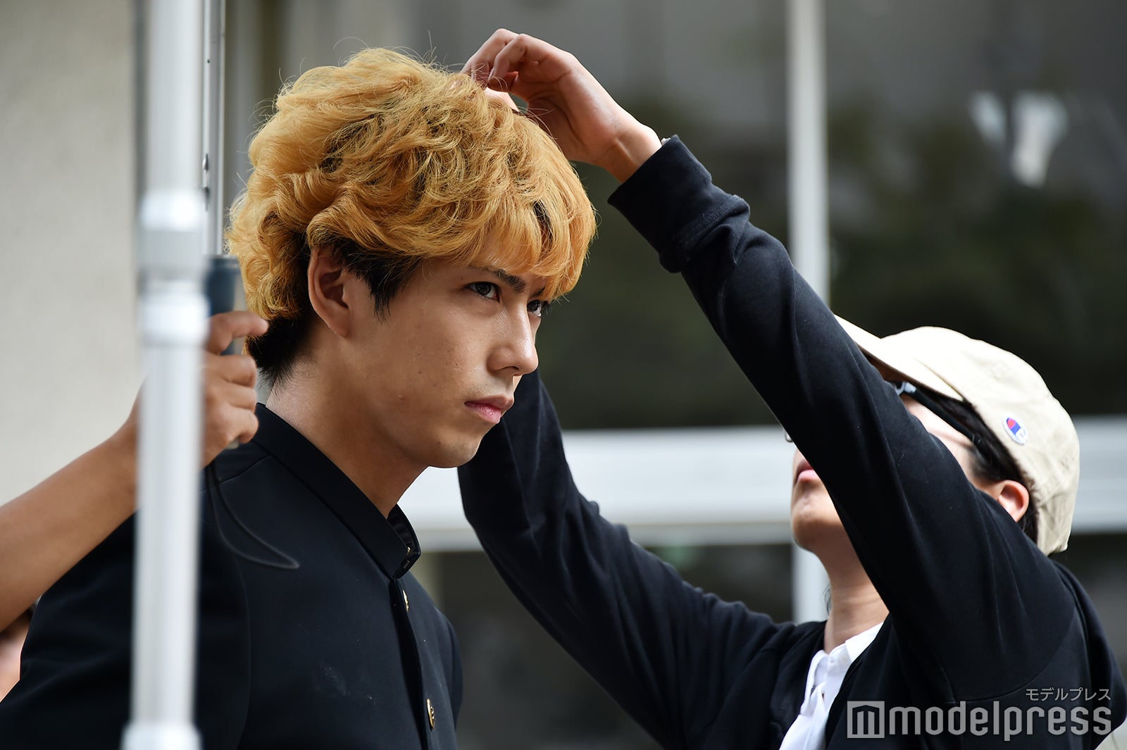 金髪がキマってる賀来賢人（C）モデルプレス