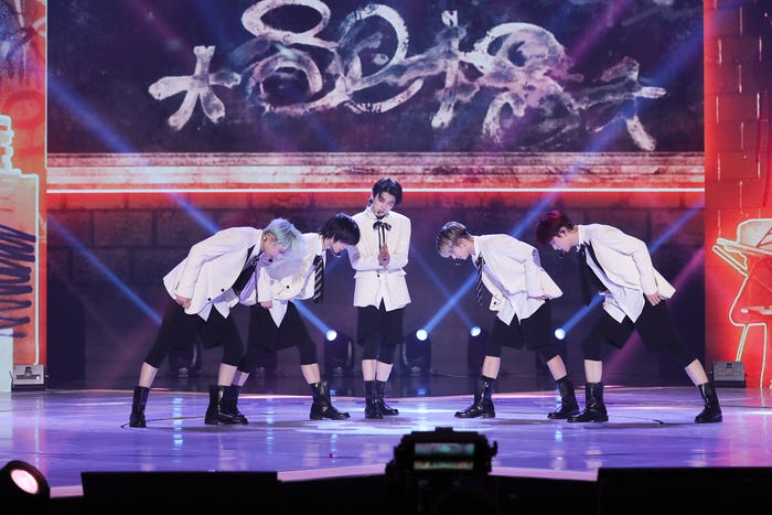 TOMORROW X TOGETHER(P)&(C) BIGHIT MUSIC