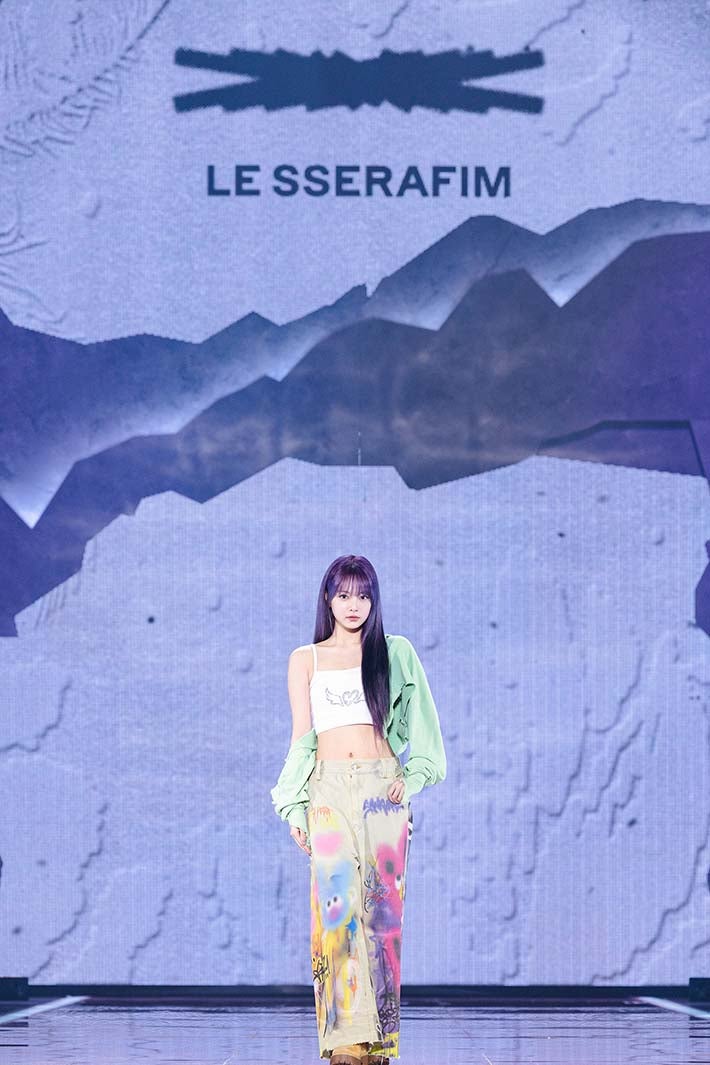 HONG EUNCHAE（P）＆（C）SOURCE MUSIC