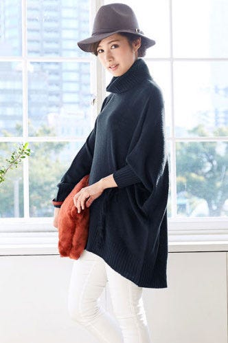 タートルオーバーサイズフリンジ付きニット「Pierrot」3,780円(税込)/画像提供:Pierrot