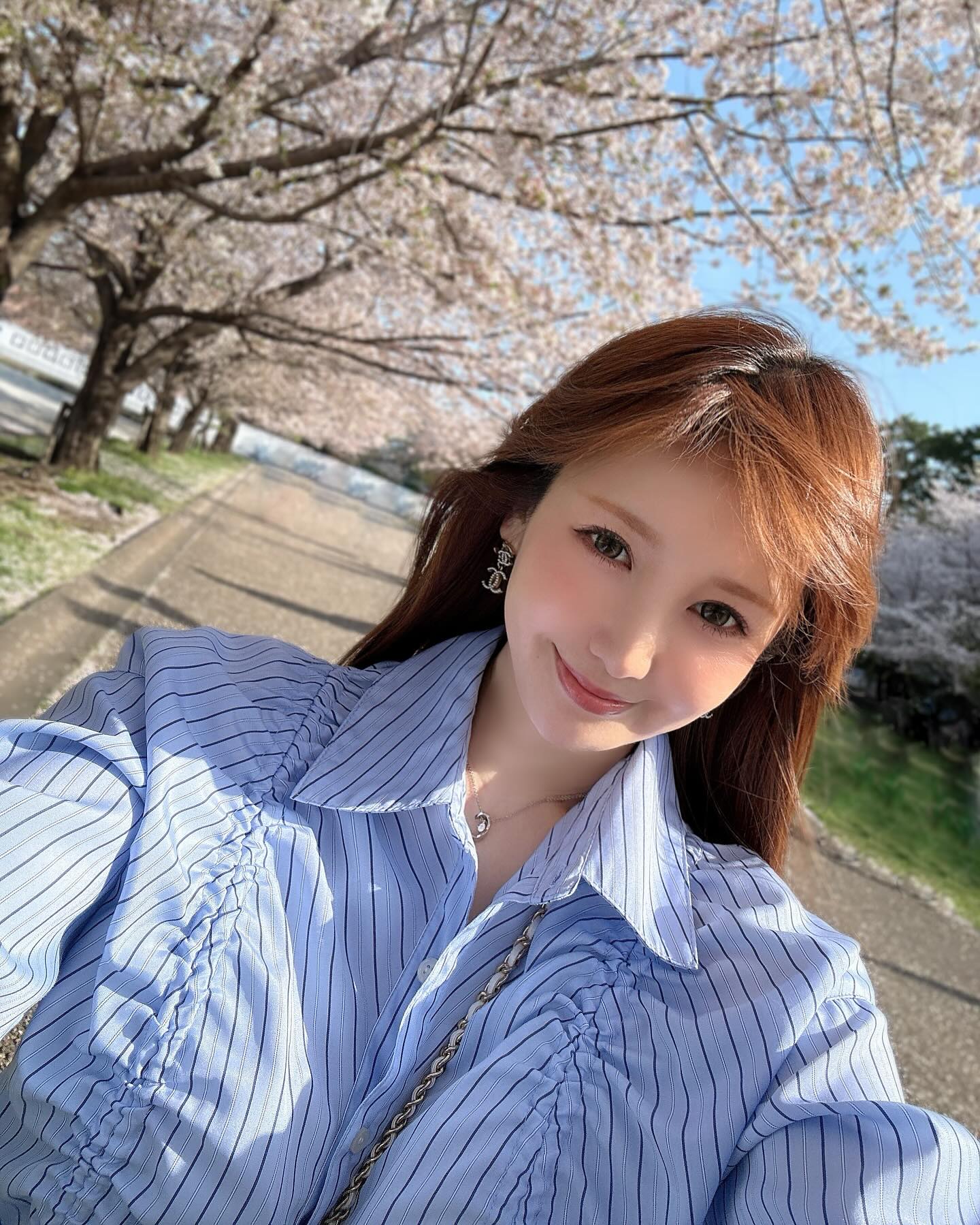 元「小悪魔ageha」“ももえり”桃華絵里、20歳の息子とカフェ満喫