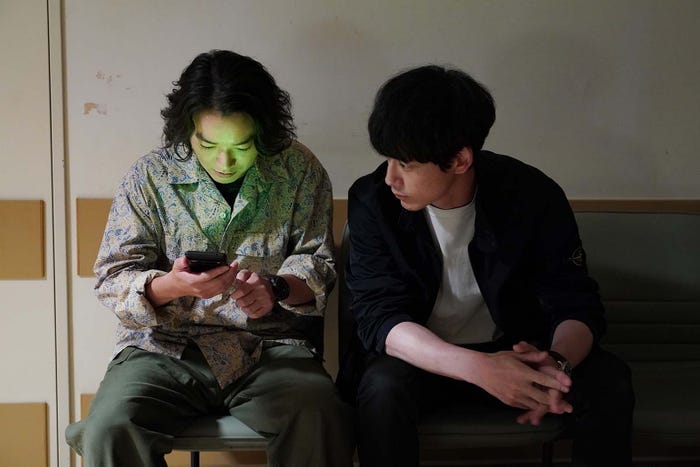 染谷将太、坂口健太郎「CODE―願いの代償―」最終話より(C)読売テレビ・日本テレビ