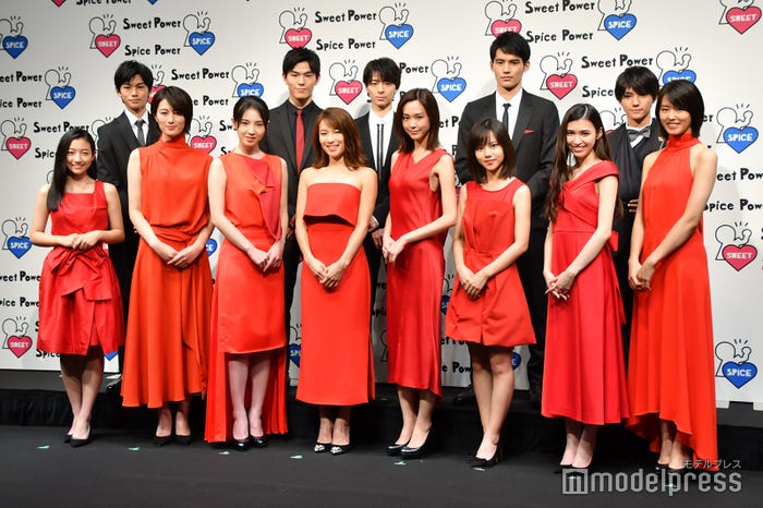 (前列左から)川島鈴遥、高月彩良、桜庭ななみ、内山理名、桐谷美玲、松風理咲、長見玲亜、竹内愛紗(後列左から)森山瑛、松大航也、高杉真宙、岡田健史、荒木飛羽(C)モデルプレス