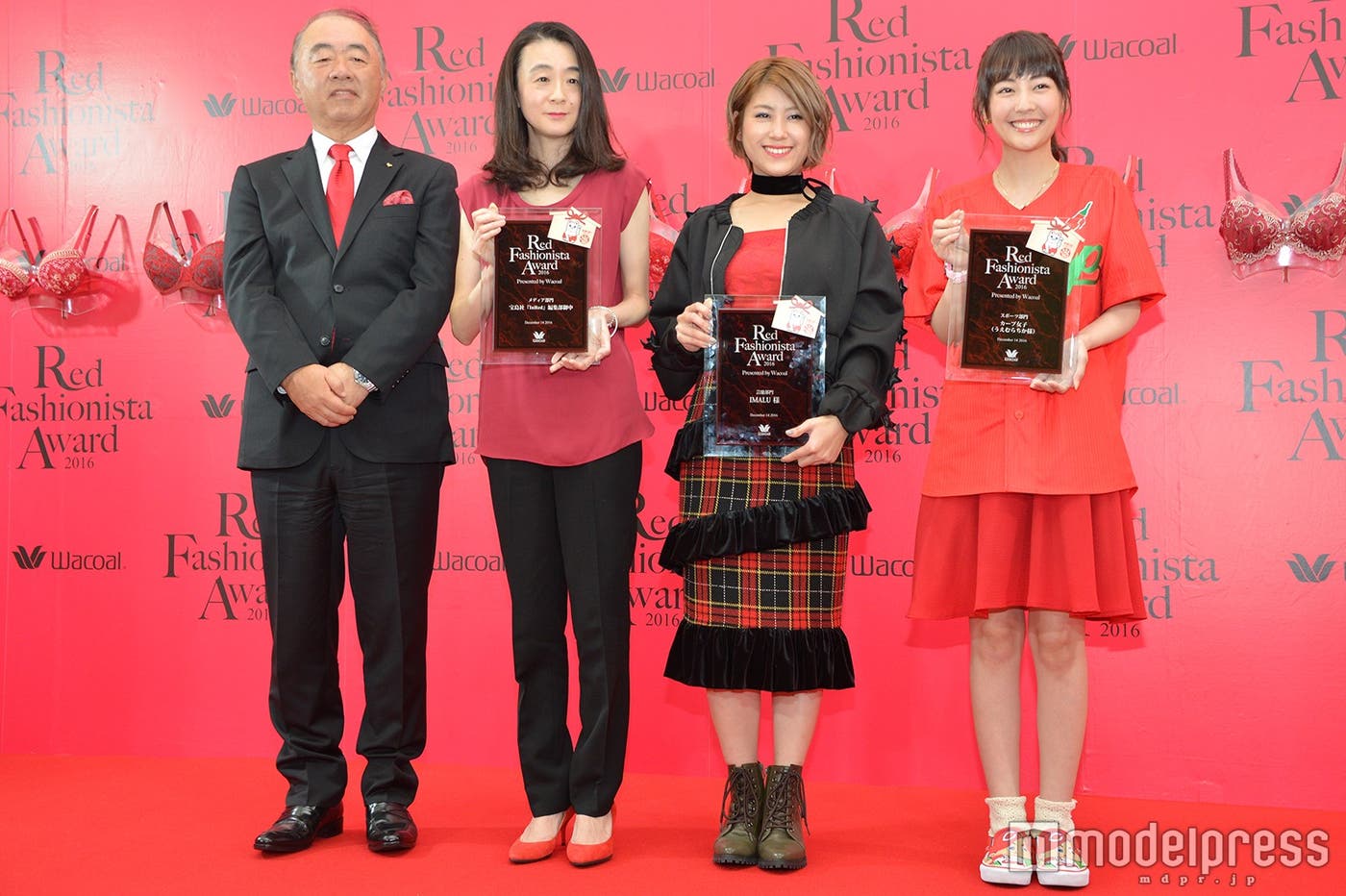 (左から)ワコール代表取締役 安原弘展氏、箕浦ちさ子氏、IMALU、うえむらちか(C)モデルプレス