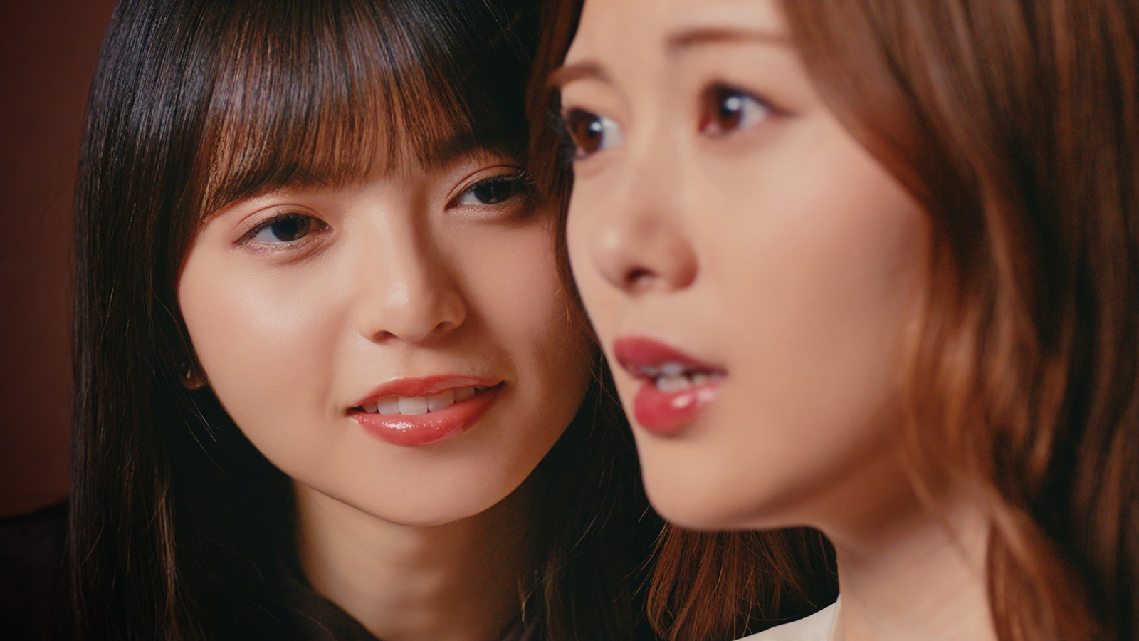 齋藤飛鳥、白石麻衣（C）乃木坂46LLC