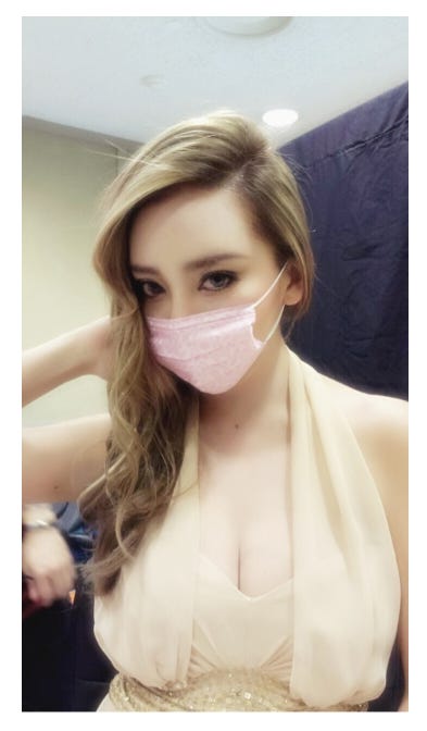 ミランダ・カー風ものまねメイクで出演したざわちん/オフィシャルブログ(Ameba)より