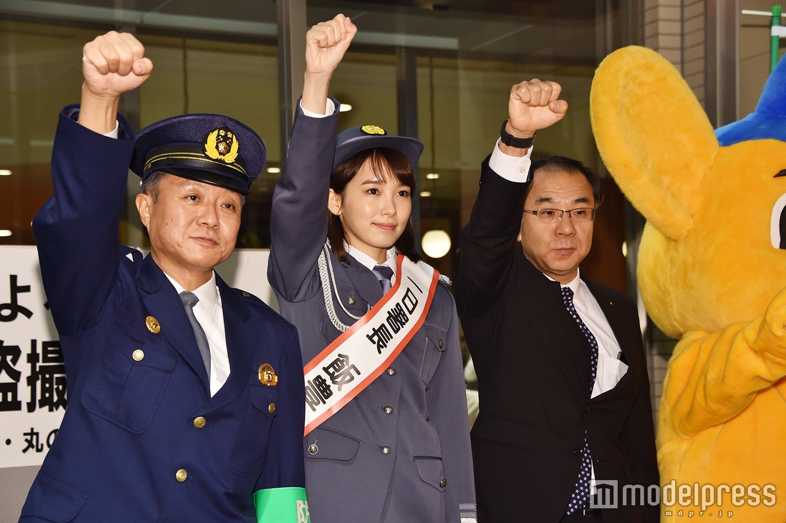 飯豊まりえ（中央） （C）モデルプレス