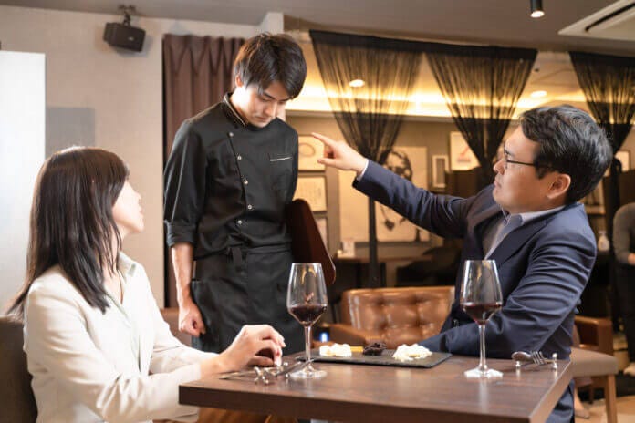 第三者に横柄な態度
