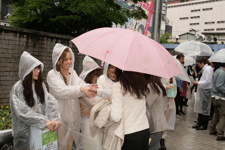「東日本大震災 We are the one 街頭募金キャンペーン」