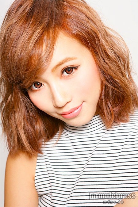 現役慶大生モデル、カンボジアで“渋谷メイク”を伝授