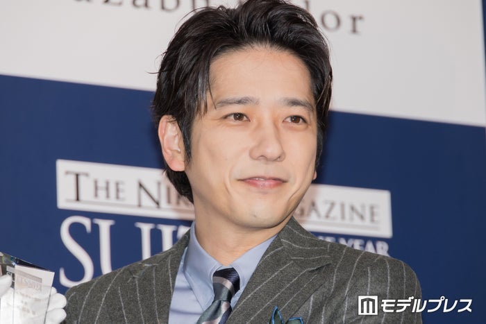 二宮和也、ドラマ共演先輩と“THE・後輩立ち”で仲良しショット「嬉しいお言葉」