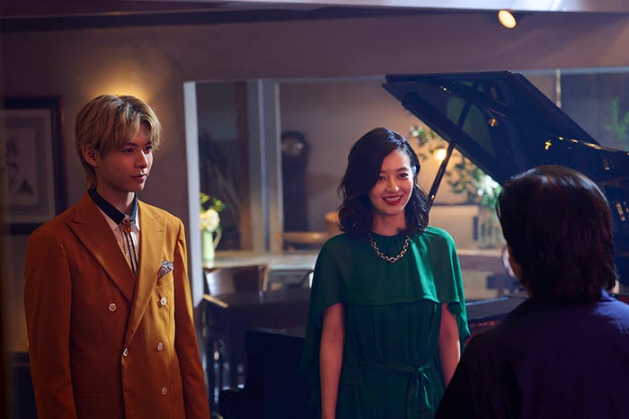 小宮璃央、逢沢りな「18歳、新妻、不倫します。」第6話より(C)わたなべ志穂/小学館/ABC