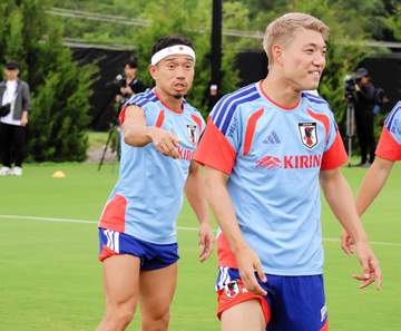 2試合出場なしの長友佑都、自身への賛否に自信「僕の感覚ではオセロをやっている感じ」 5大会連続W杯出場へ「絶対諦めない」