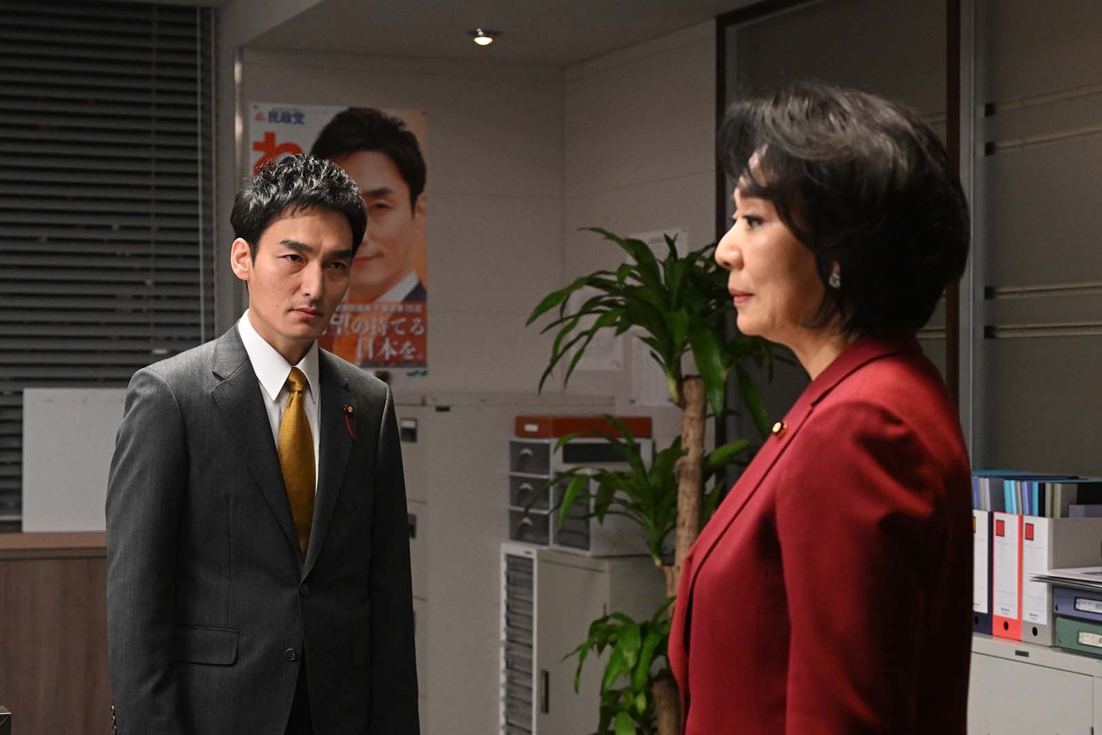 草なぎ剛、片平なぎさ 「罠の戦争」第7話より（C）カンテレ