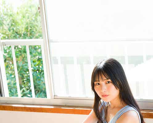 STU48小島愛子、キャミ&ショーパン姿で白肌輝く