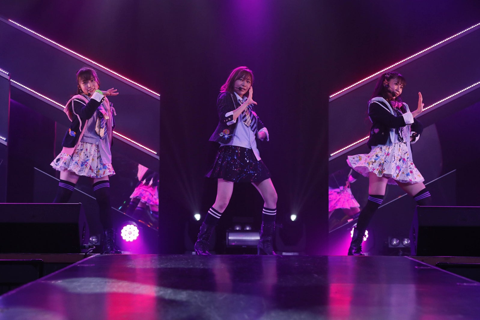 『制服レジスタンス』／「RESET」公演の様子（C）AKS