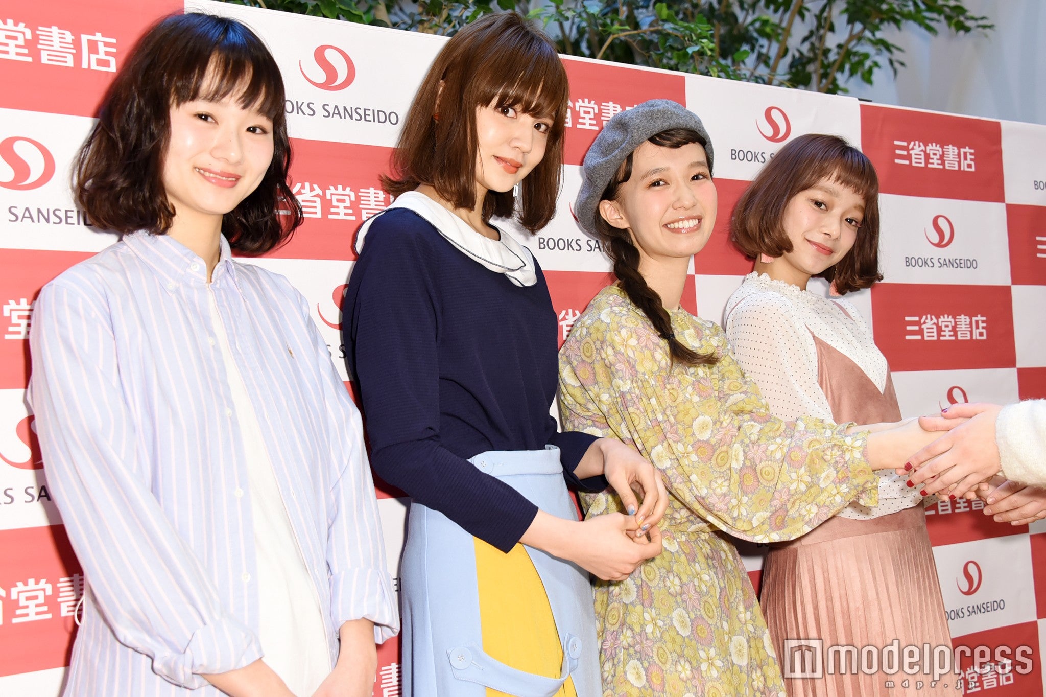 （左から）辻千恵、村田倫子、柴田紗希、荒井愛花（C）モデルプレス