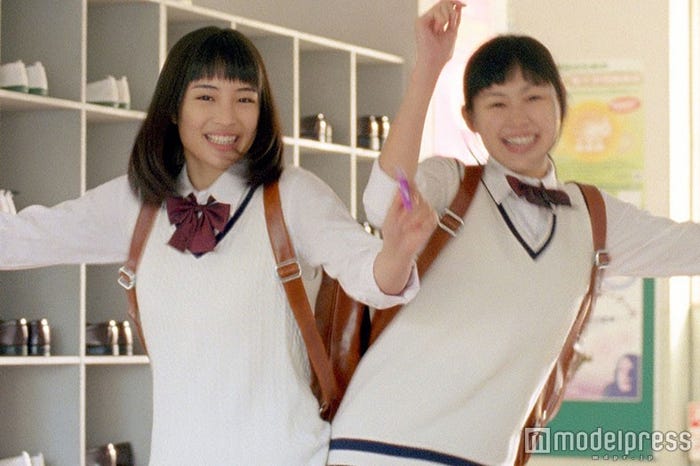 (左から)広瀬すず、南乃彩希/画像提供:ロッテ