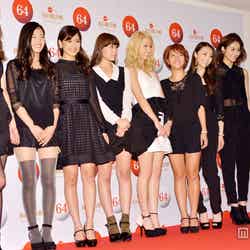 E-girls（左より）佐藤晴美、石井杏奈、藤井夏恋、鷲尾伶菜、Ami、Aya、Shizuka、楓