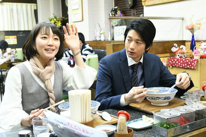 吉岡里帆、向井理/「きみが心に棲みついた」第6話より(C)TBS