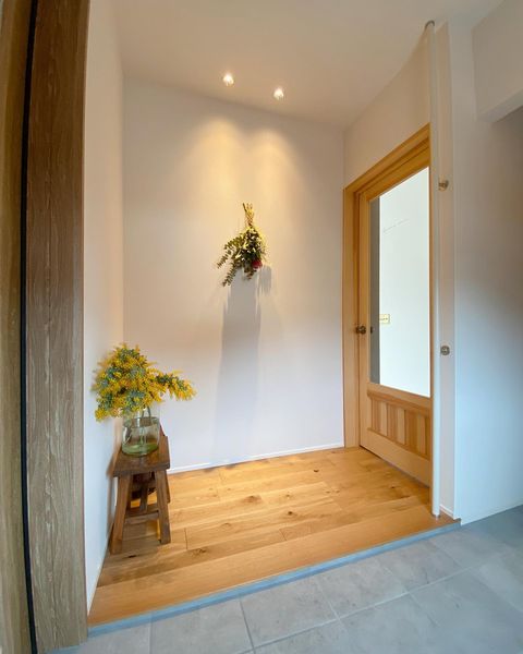 お家づくりの参考に 和風から洋風まで おしゃれな玄関インテリア モデルプレス