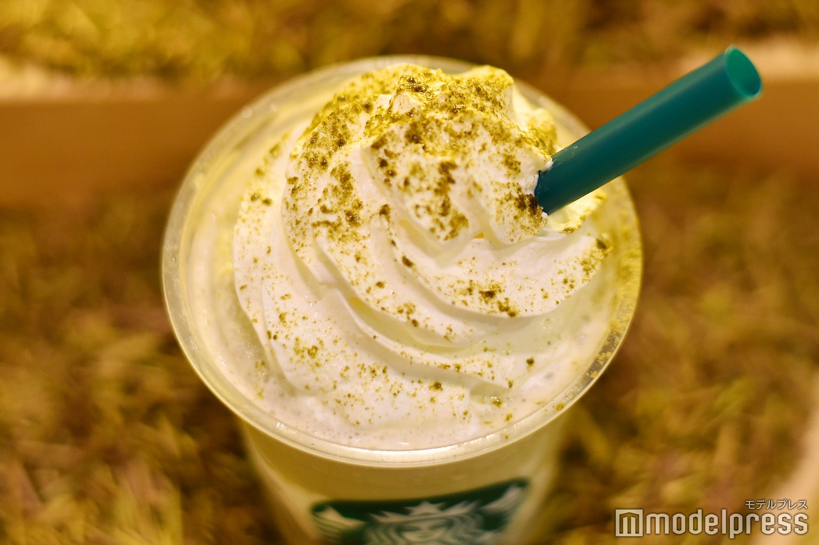 パウダーも華やかな香りを放つ （C）モデルプレス