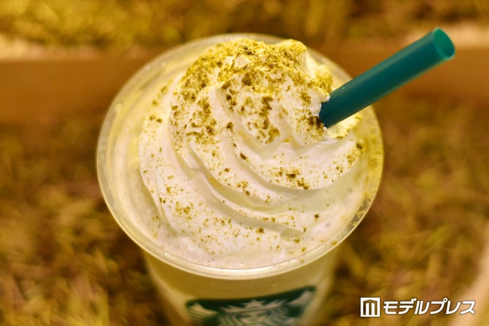 パウダーも華やかな香りを放つ （C）モデルプレス