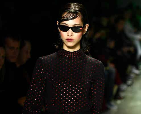 水原希子、NYコレクションで堂々ランウェイ ベラ・ハディッドも絶賛