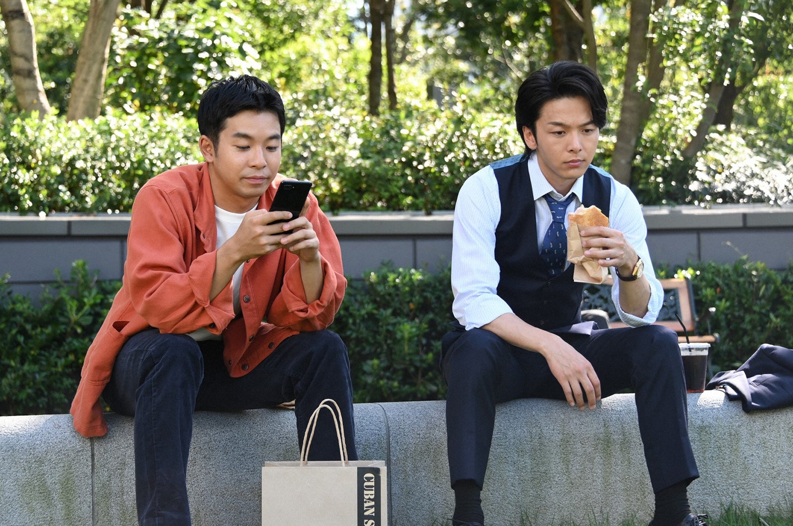 仲野太賀、中村倫也／「この恋あたためますか」第1話より（C）TBS