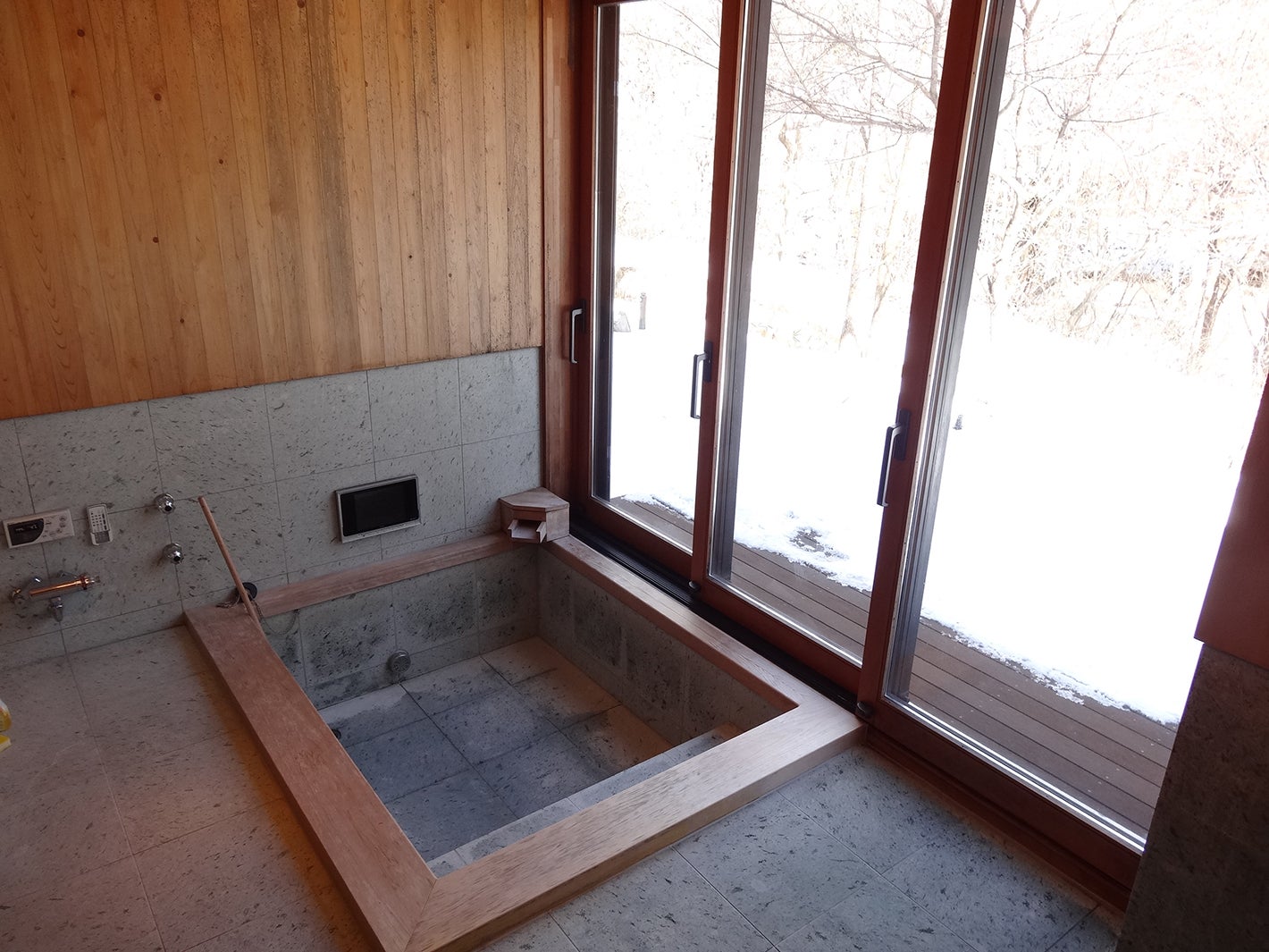 お風呂「TERRACE HOUSE OPENING NEW DOORS」（C）フジテレビ／イースト・エンタテインメント